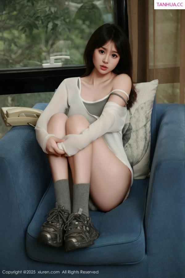   [XiuRen]高清写真图 2025.10.10 No.10845 炎恬kitty 浅色短裙第42张图片